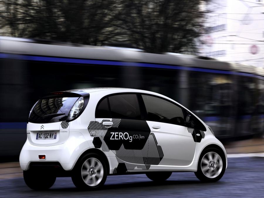  Citroen C-Zero 2010 года  (фото 7 из 18)